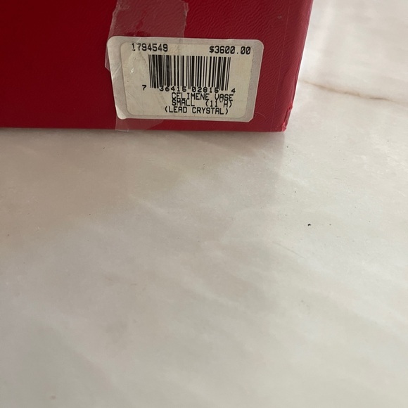 The Baccarat Maison’s Celimene small vase is cut from crystal niob - Picture 5 of 5